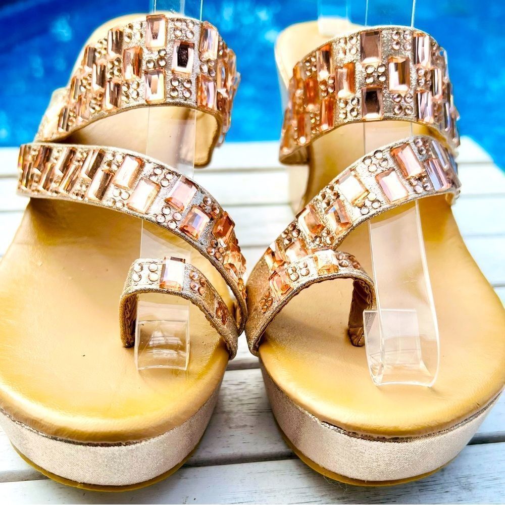 PATRIZIA BY SPRING STEPS GOLD TOE RING JEWELED SANDALS SIZE 41 (7.5) like 8.5